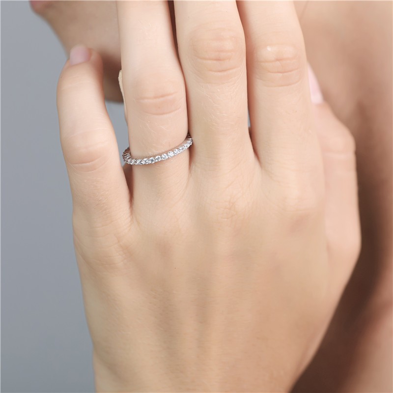 Anello ad anello sottile con taglio rotondo in oro bianco massiccio 14 carati per donna alla moda (4)