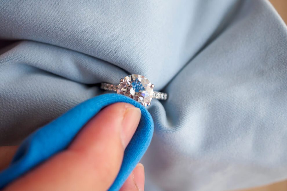 cleaning-moissanite-ring-990x660